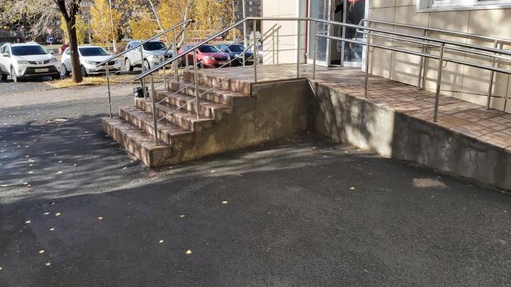 Входная группа второго помещения банка