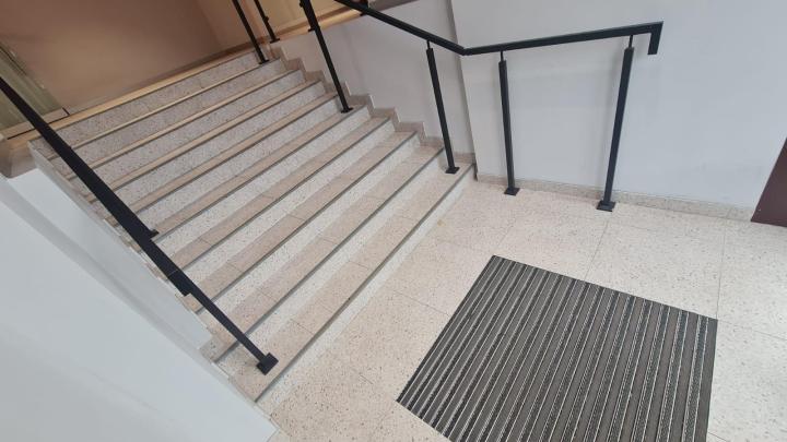 Входная группа со стороны офиса