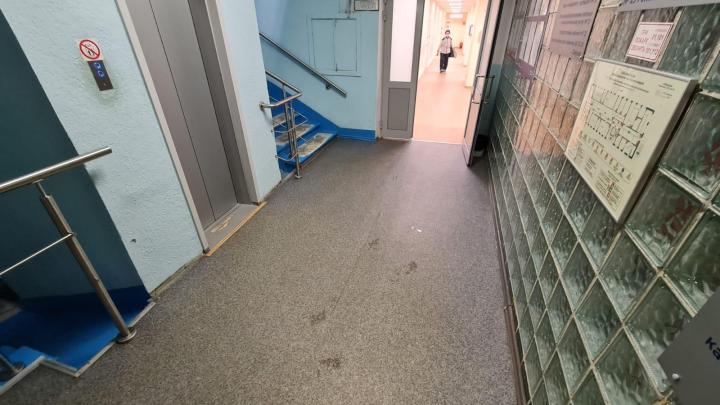 Мурманская областная стоматологическая поликлиника - коридор