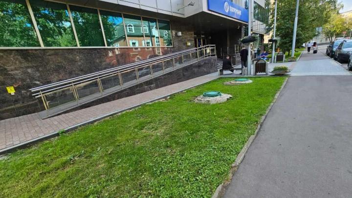 Офис АО "ГПБ" банка, расположенного по адресу: г. Москва, Рязанский пр-т, д. 71, корп. 1.