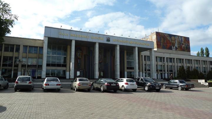Входная группа Государственного дома культуры г.Уфа