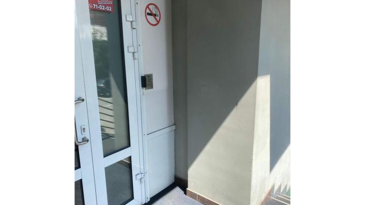 Исследование правой части входа в помещения банка Промсвязьбанка