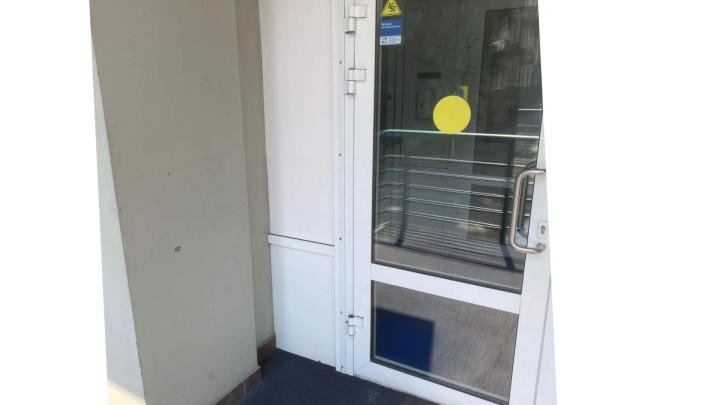 Исследование левой части входа в помещения офиса ПСБ банка