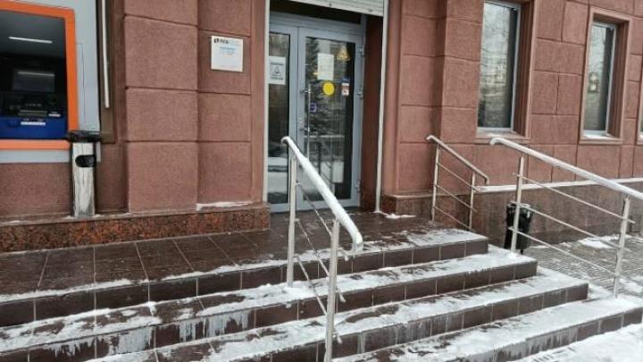 Входная группа отделения банка