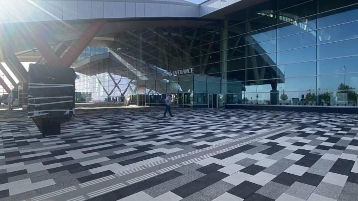 Главный вход аэропорта