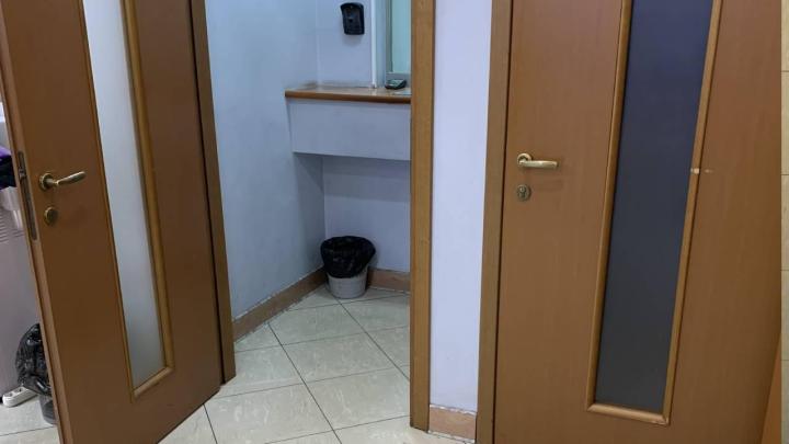 Дверной проем в кассу отделения