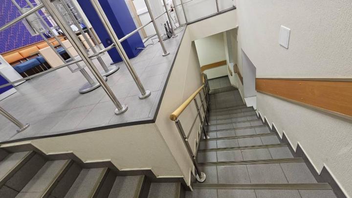 Лестница в операционный зал