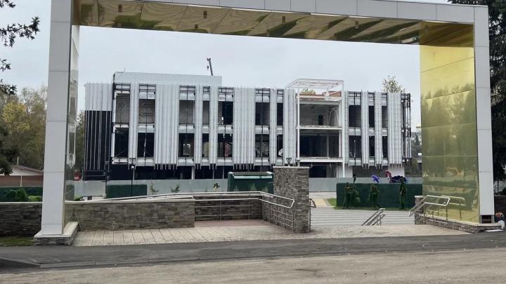 Входная зона семейного досугового центра