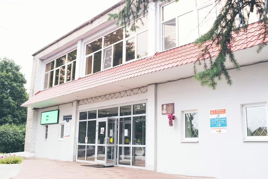 Входная группа ЧУЗ «Клиническая больница «РЖД-Медицина» в г. Тверь