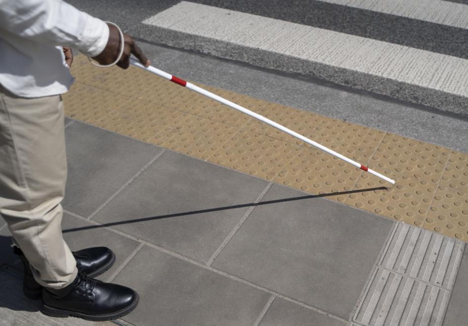 Плитка с конусами относится к локальному предупреждающему указателю