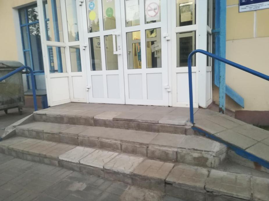 МГН не всегда могут попасть в аптеку из-за высокого крыльца и наличия ступенек на входе