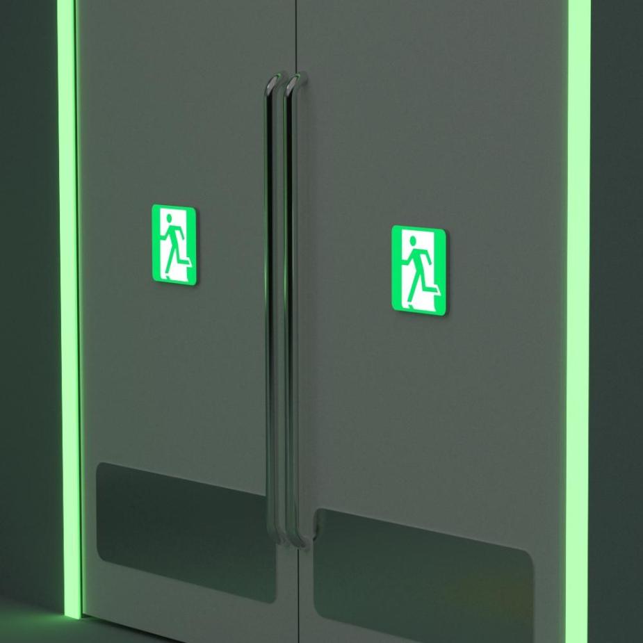 Контур дверей обязательно должен быть обведен люминесцентной лентой