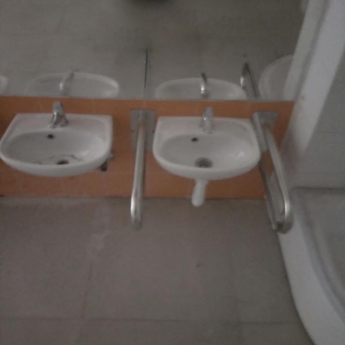 Произведена замена дверных блоков на пути следования