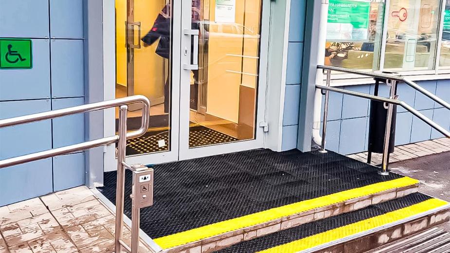 Входная группа в отделении «Сбера»